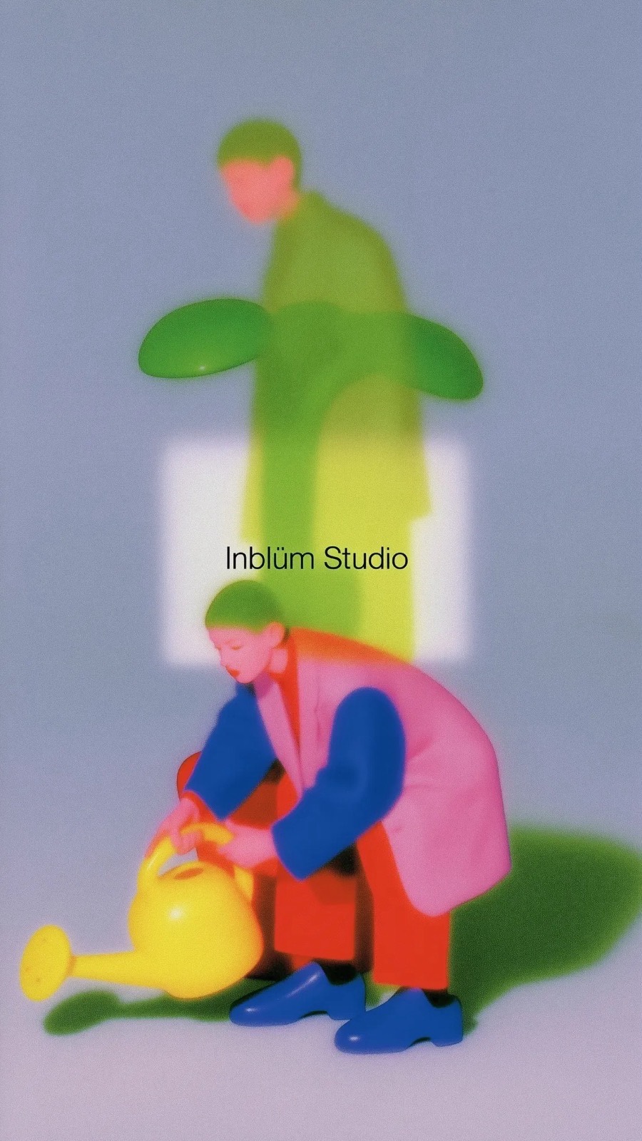 Ilustración con el texto «Inblüm Studio»: una mujer de abrigo rosa y pantalón rojo se inclina a regar con una regadera amarilla; detrás, desenfocada, una figura verde de la que brotan hojas
